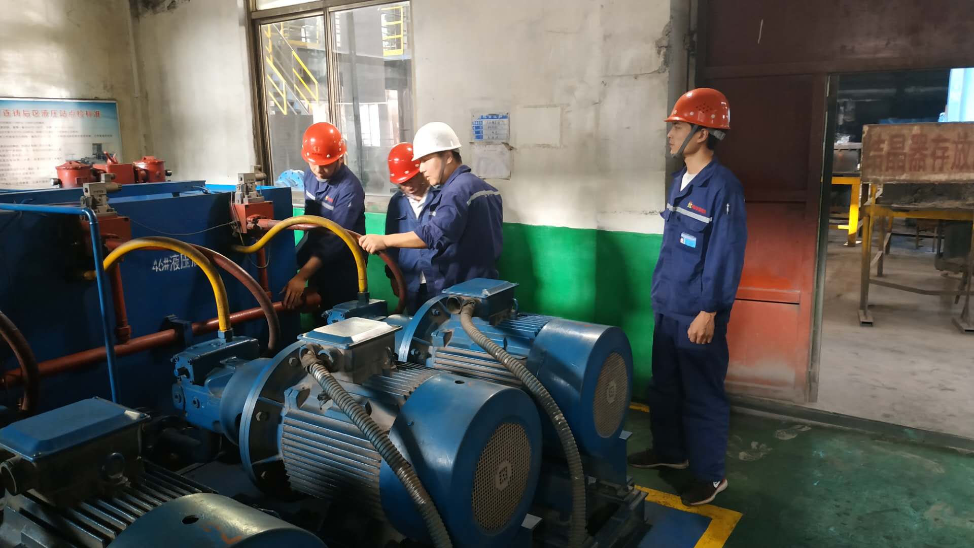 深入第一现场，加强安全监管—裕华安监处对炼钢厂液压站进行安全专项检查