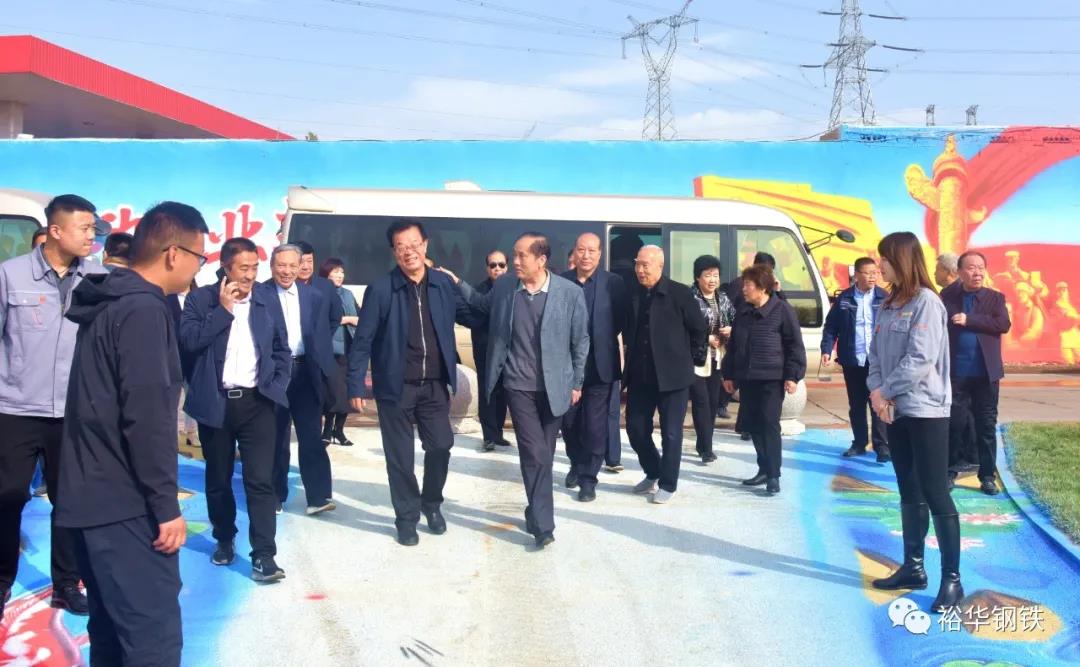 离退休老干部到我集团生态森林公园实地观摩